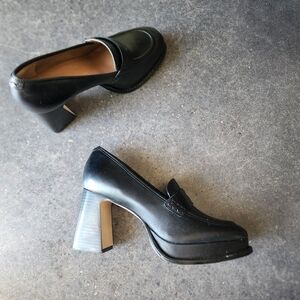 Bernardo Black Slip-On Loafers with Sleek Design